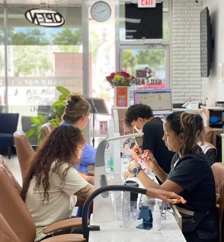 Lavish Nails & Spa II - Non-Toxic Nail Salon — Nail salon in Winter Haven
